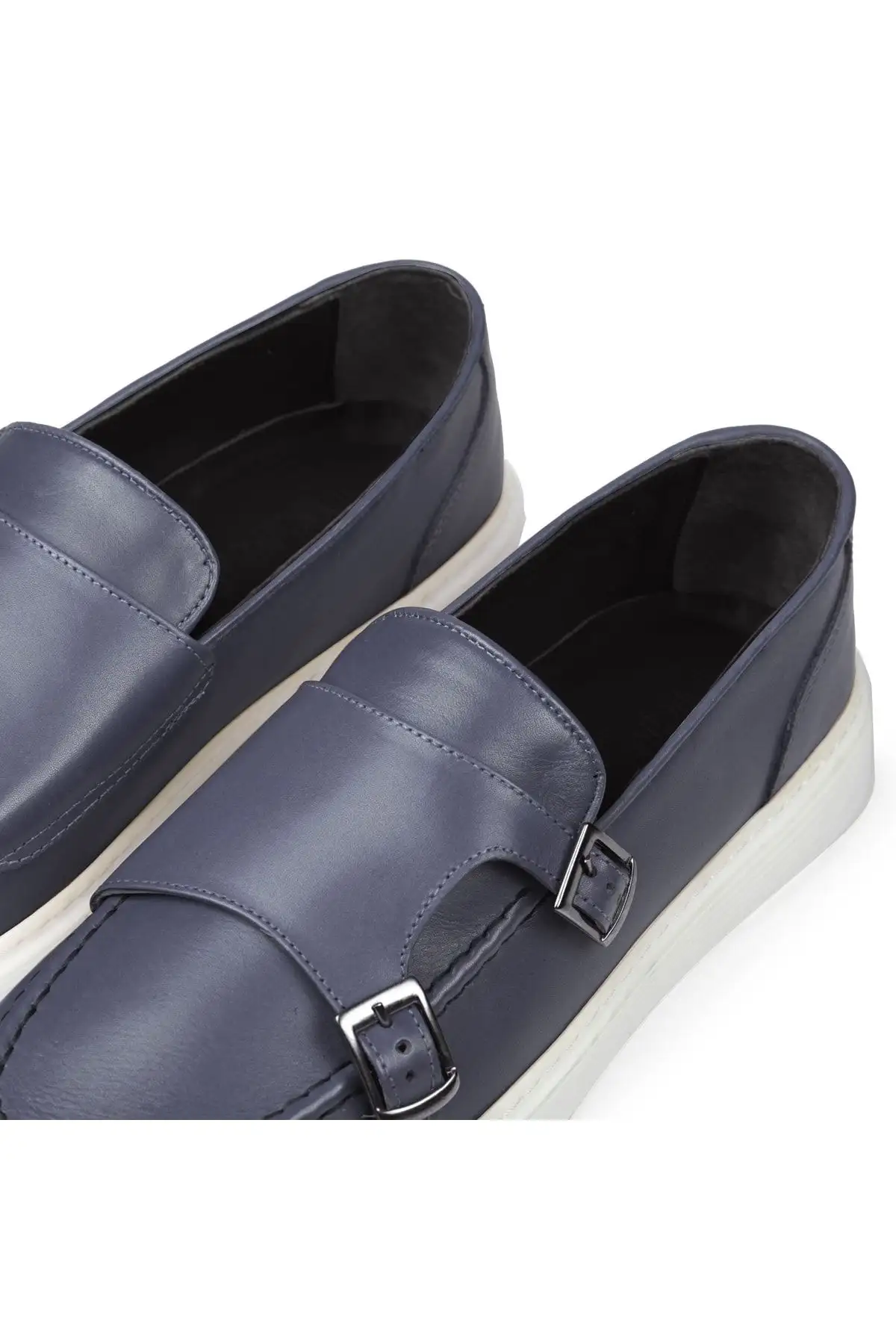 کفش ورزشی روزمره 1.   مردانه با بند چرم طبیعی
2.  لوفر
3.
4.  سبک - 5535 کفش ورزشی روزمره 1. مردانه با بند چرم طبیعی 2. لوفر 3. 4. سبک - 5535