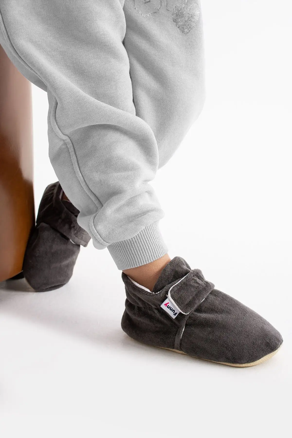 کفش نوزاد پسر پانداف راحت از جنس مخمل چیتدار با طراحی ارگونومیک و نرم، دارای کفی انعطافپذیر و مخصوص، راحت و ارگانیک. - 6546 کفش نوزاد پسر پانداف راحت از جنس مخمل چیتدار با طراحی ارگونومیک و نرم، دارای کفی انعطافپذیر و مخصوص، راحت و ارگانیک. - 6546