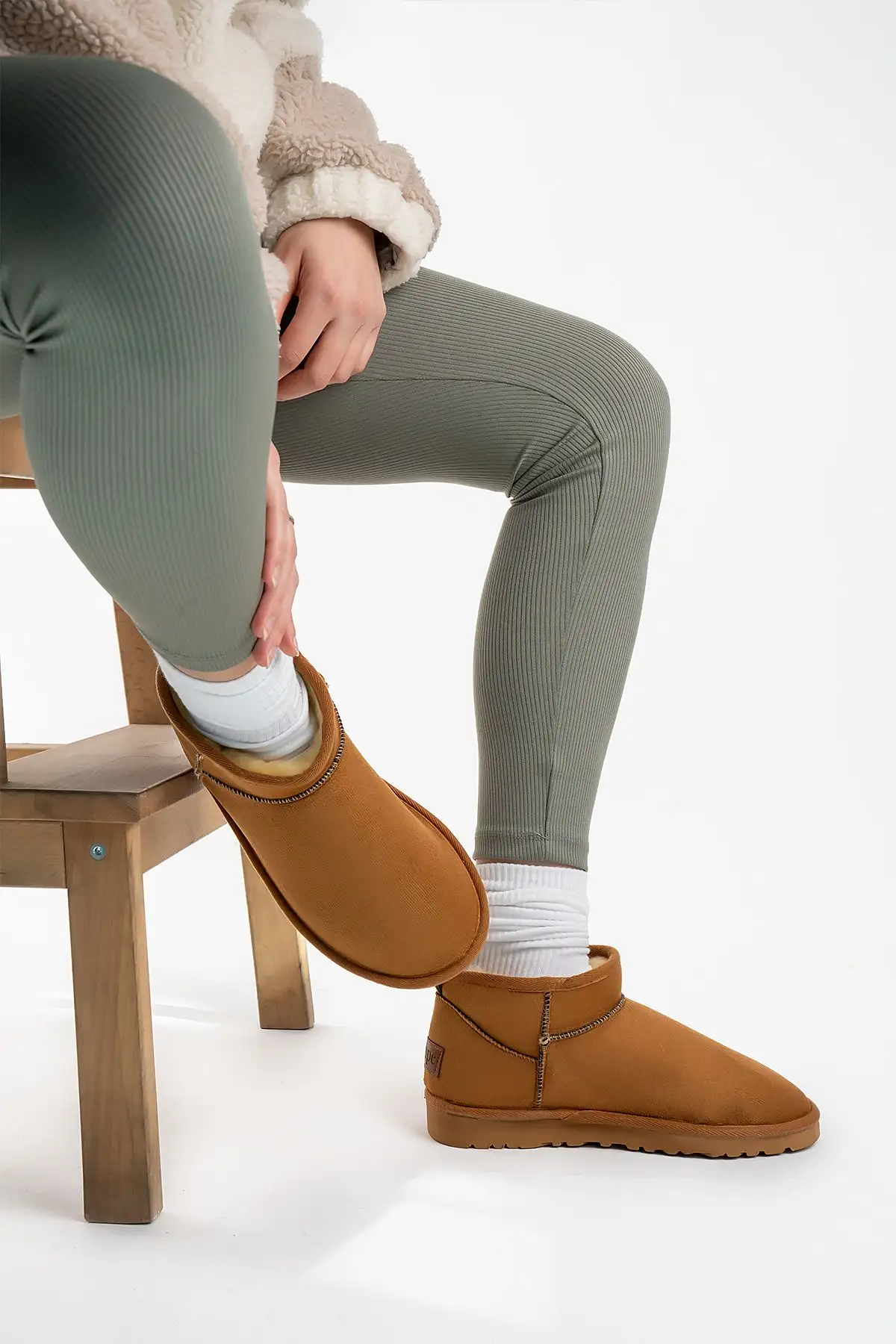 بوت و نیم بوت زنانه پتین کتاه زمستانی  مدل تابا، با طراحی فقالعاده مینی  داخل گرم  خزدار. - 6701 بوت و نیم بوت زنانه پتین کتاه زمستانی مدل تابا، با طراحی فقالعاده مینی داخل گرم خزدار. - 6701