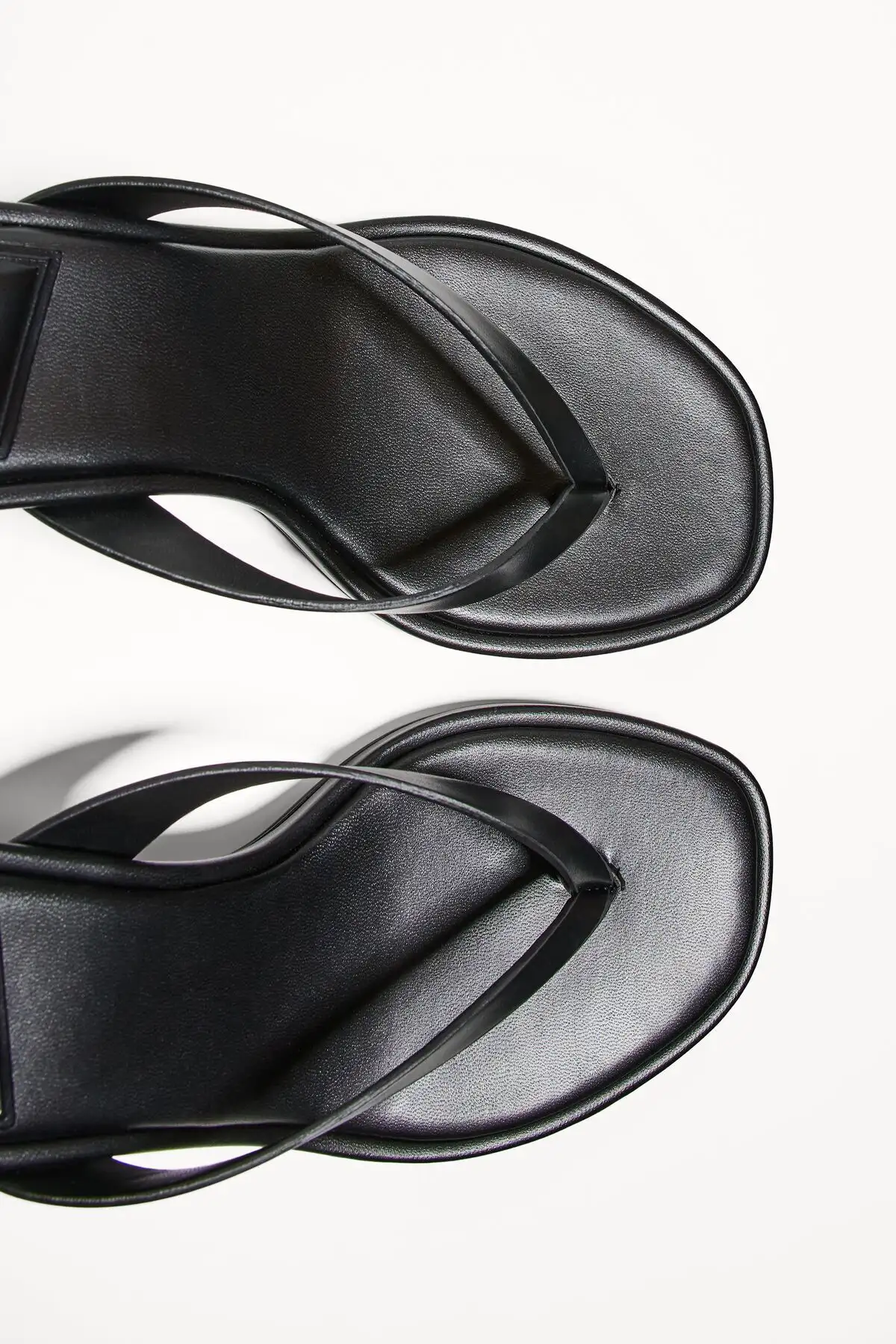 کفش صندل زنانه سندل کوتاه پاشنه تیز - 5977 کفش صندل زنانه سندل کوتاه پاشنه تیز - 5977