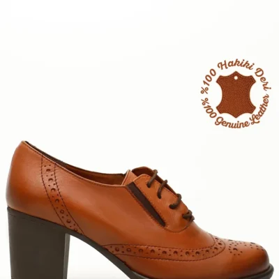 کفش اداری زنانه آکسفورد با کف پاشنه متوسط و ضخامت معمولی، مدل با بند، چرم طبیعی به رنگ قهوه‌ای بژ برای /دخترانه. - 5729