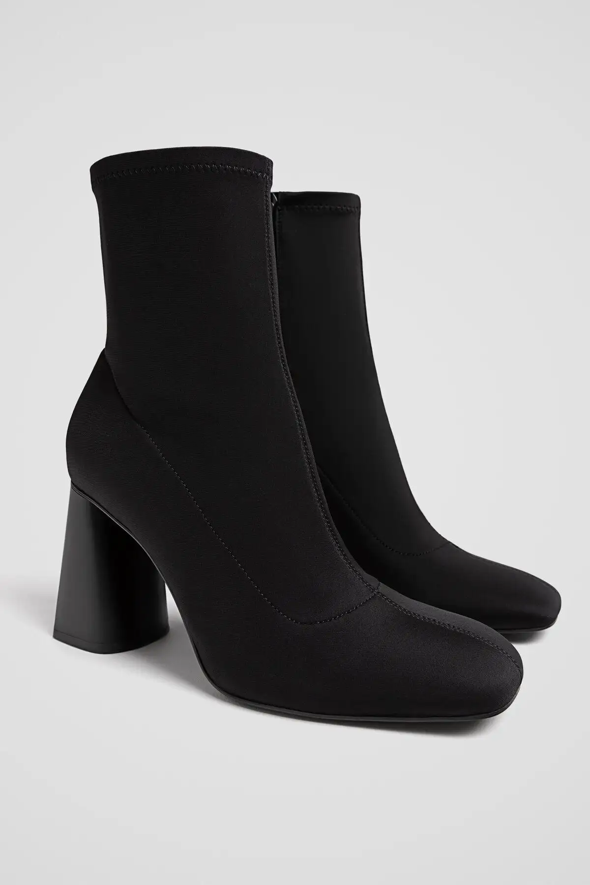 بوت و نیم‌ بوت زنانه بغل‌دار با ظاهر لاستیکی پاشنه دار - 5633