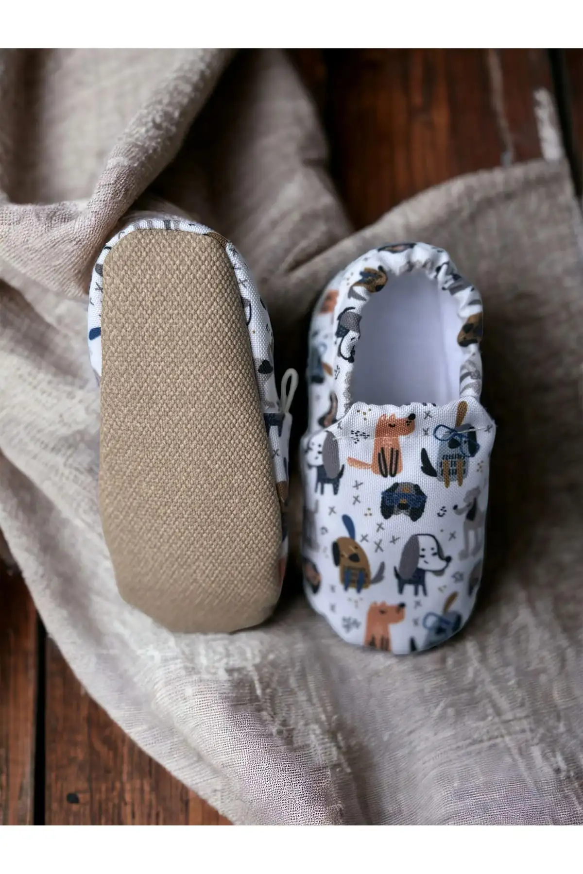 کفش نوزاد پسر 1.  زیرهدار
2. پاپوش کودکانه از پنبه ارگانیک
3. پاپوش با طرح سگ عینکی - 6557 کفش نوزاد پسر 1. زیرهدار 2. پاپوش کودکانه از پنبه ارگانیک 3. پاپوش با طرح سگ عینکی - 6557