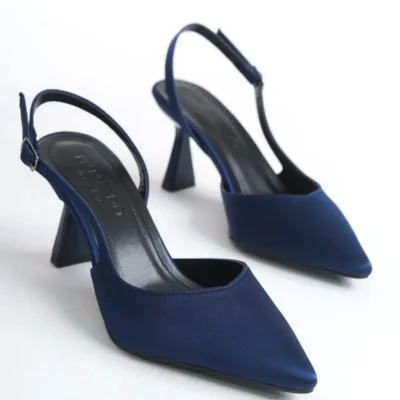 کفش پاشنه‌ بلند زنانه پاشنه سیه‌نا با نوک تیز و پشتی باز به رنگ سرمه‌ای - 6307