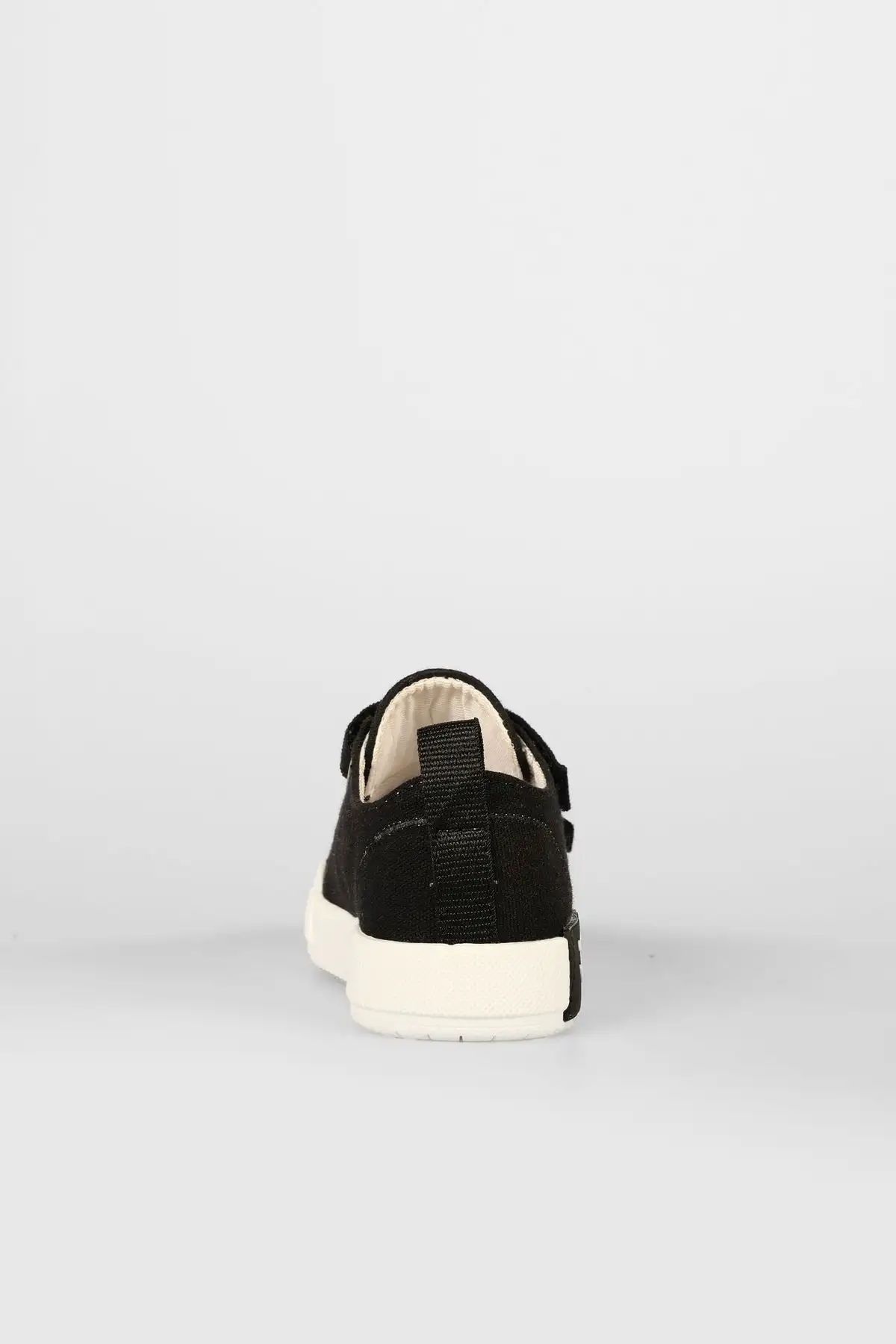 کفش دخترانه ورزشی مشکی و پسرانه با نور لوفی برای سنین پیشدبستانی - 6890 کفش دخترانه ورزشی مشکی و پسرانه با نور لوفی برای سنین پیشدبستانی - 6890