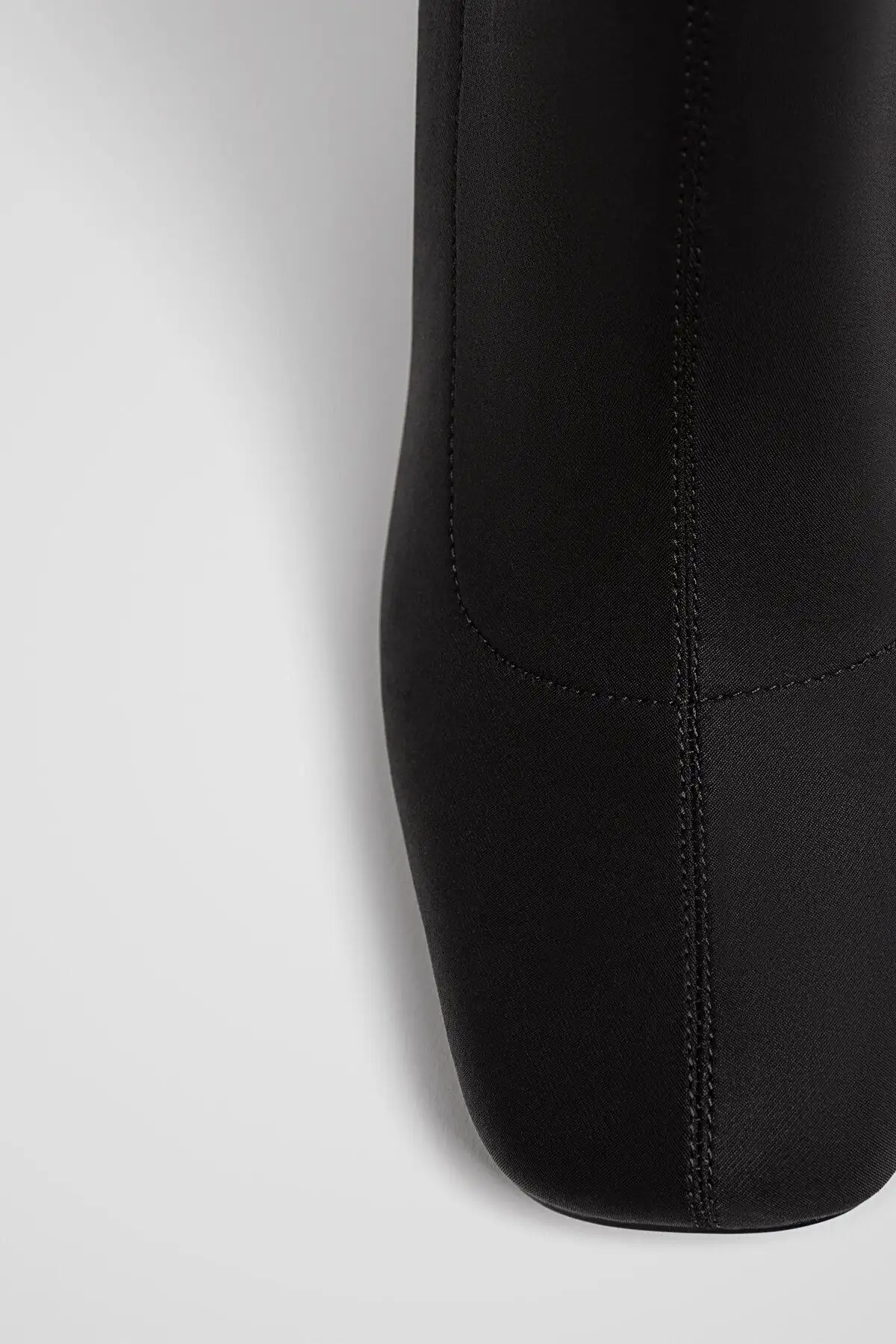 بوت و نیم‌ بوت زنانه بغل‌دار با ظاهر لاستیکی پاشنه دار - 5633