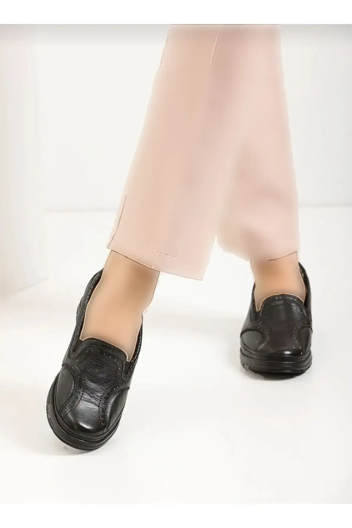 کفش ورزشی روزمره زنانه کژوال مخصوص پای اورتوپدی با بالشتک استخوانی ساخته شده از چرم طبیعی ۲۵۱۰۹ - 5562