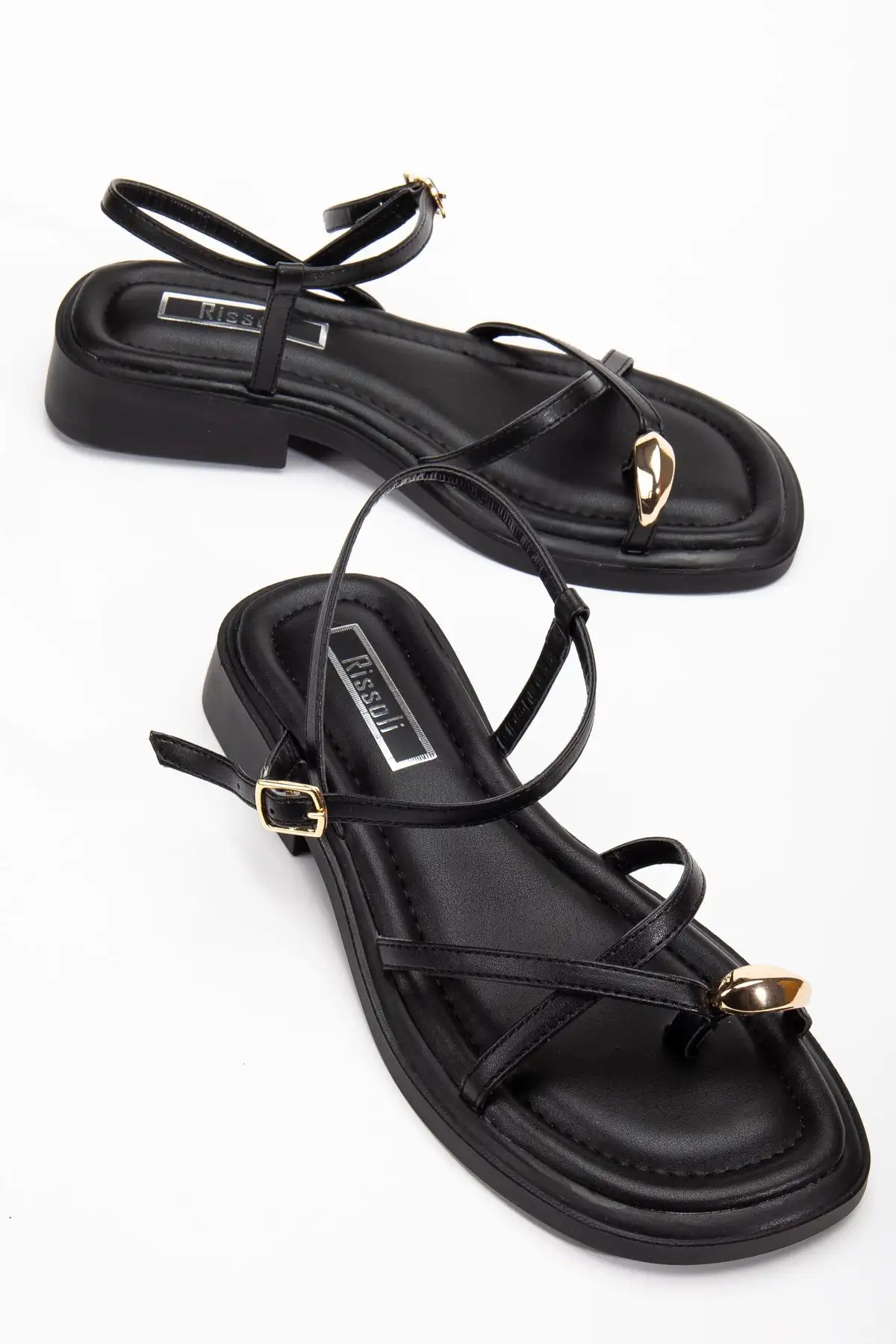 کفش صندل زنانه رینگ طلایی  روزمره مشکی ریصولی - 6403 کفش صندل زنانه رینگ طلایی روزمره مشکی ریصولی - 6403