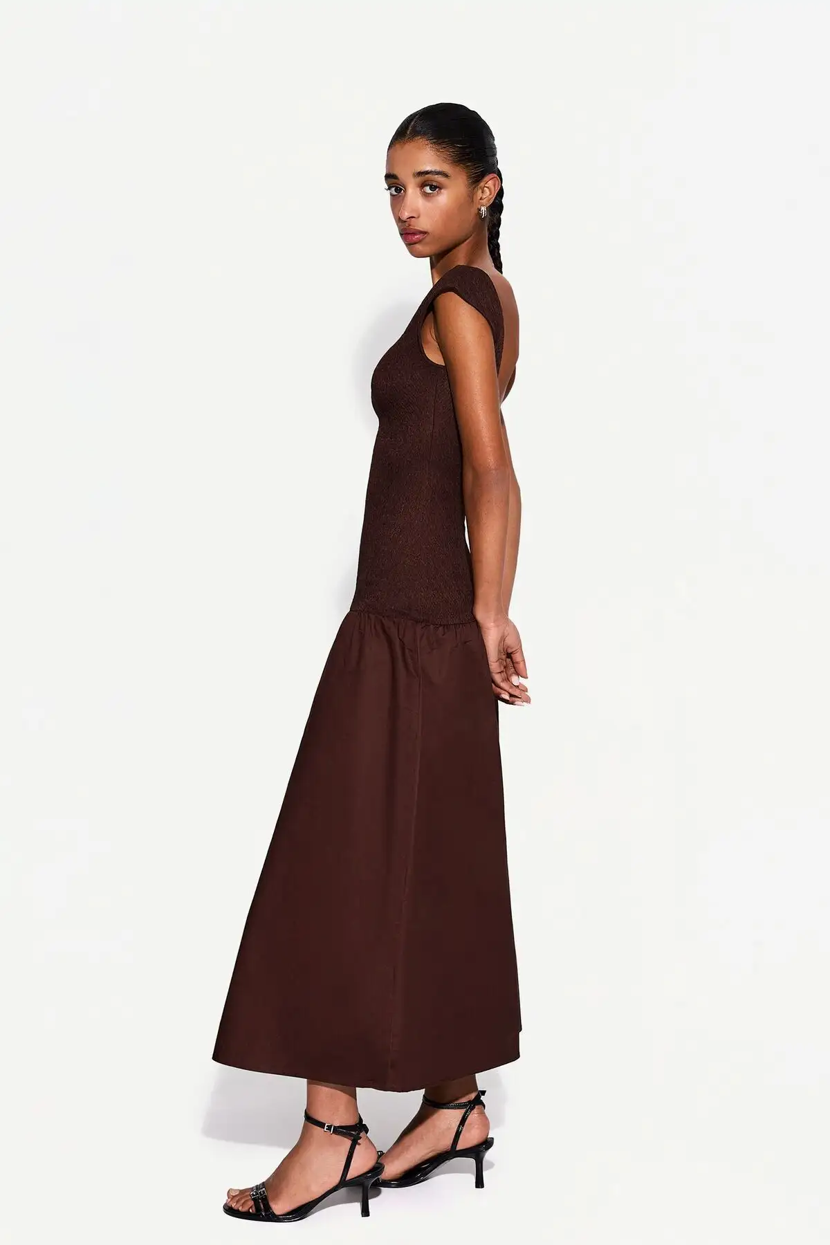 کفش صندل زنانه بنددار کفی پاشنهبلند مدل - 5975 کفش صندل زنانه بنددار کفی پاشنهبلند مدل - 5975