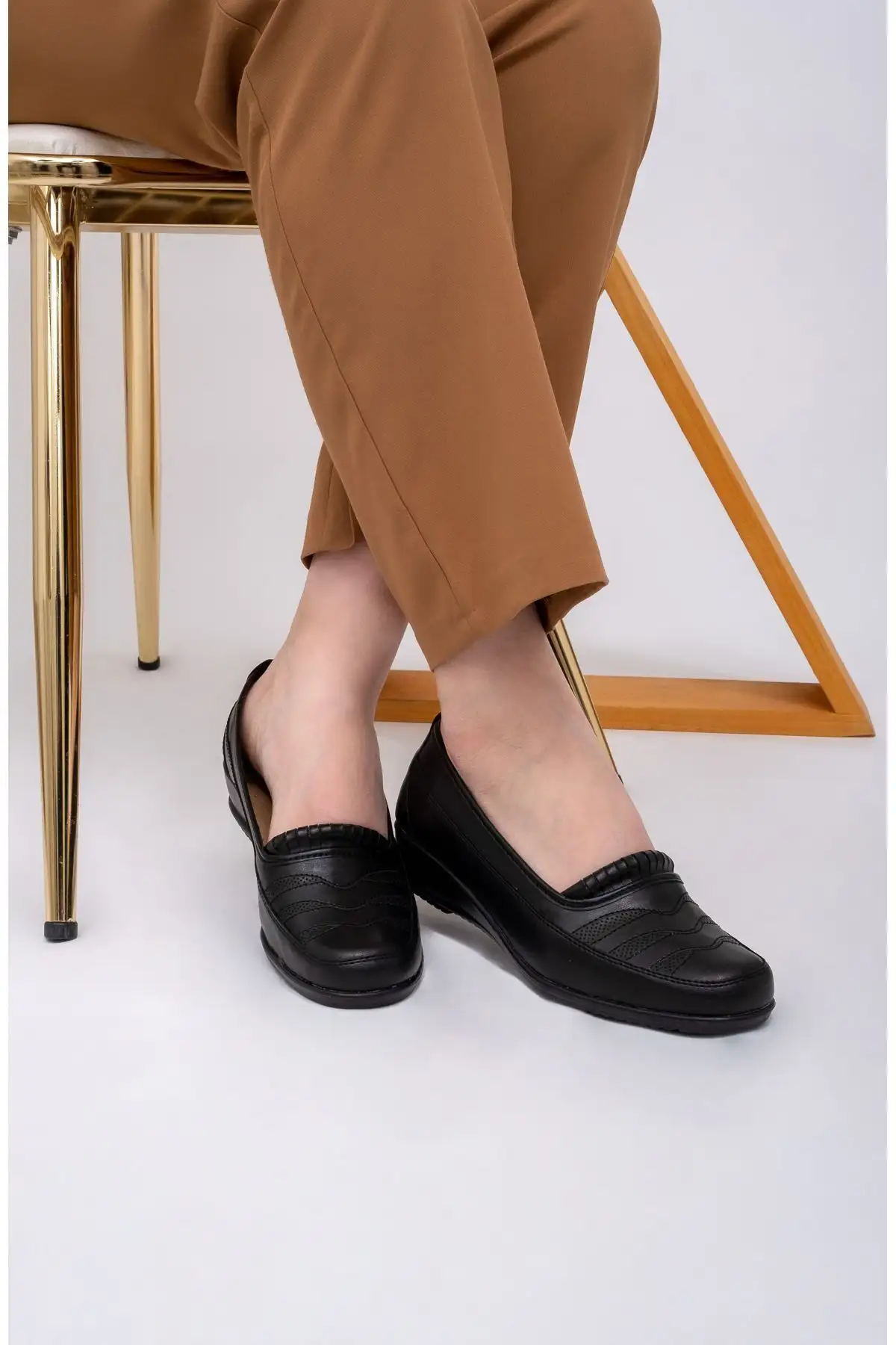 کفش مادر با کفی داخلی طبی و چرم واقعی مخصوص پاشنه درد، سایز بزرگ - 5699 کفش مادر با کفی داخلی طبی و چرم واقعی مخصوص پاشنه درد، سایز بزرگ - 5699