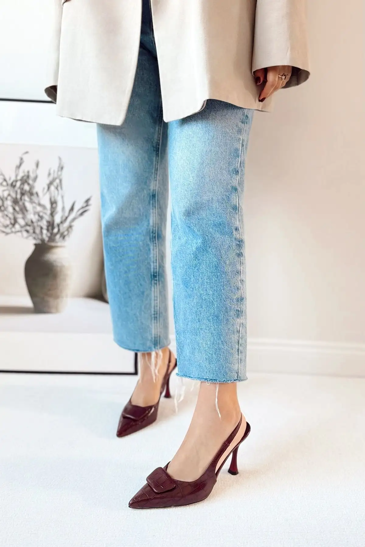 کفش اداری زنانه  پاشنه بلند  با نوک تیز و عقب باز، مدل ویرل توکا، مناسب برای مهمانیها و مراسمات رسمی. - 6266 کفش اداری زنانه پاشنه بلند با نوک تیز و عقب باز، مدل ویرل توکا، مناسب برای مهمانیها و مراسمات رسمی. - 6266