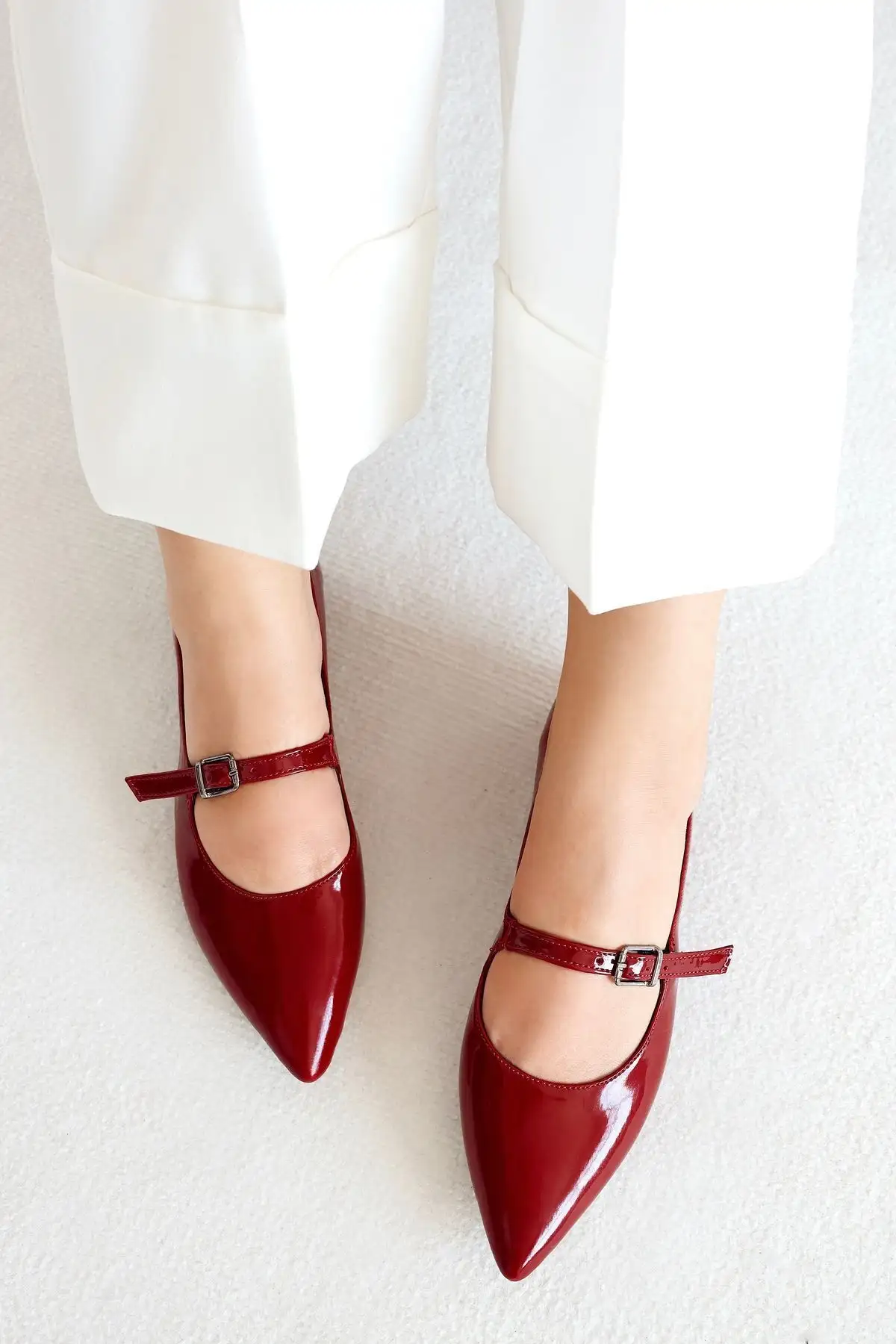 کفش اداری زنانه   پاشنه کوتاه با نوک تیز و پشتی بسته و کلاهدار - 6270 کفش اداری زنانه پاشنه کوتاه با نوک تیز و پشتی بسته و کلاهدار - 6270