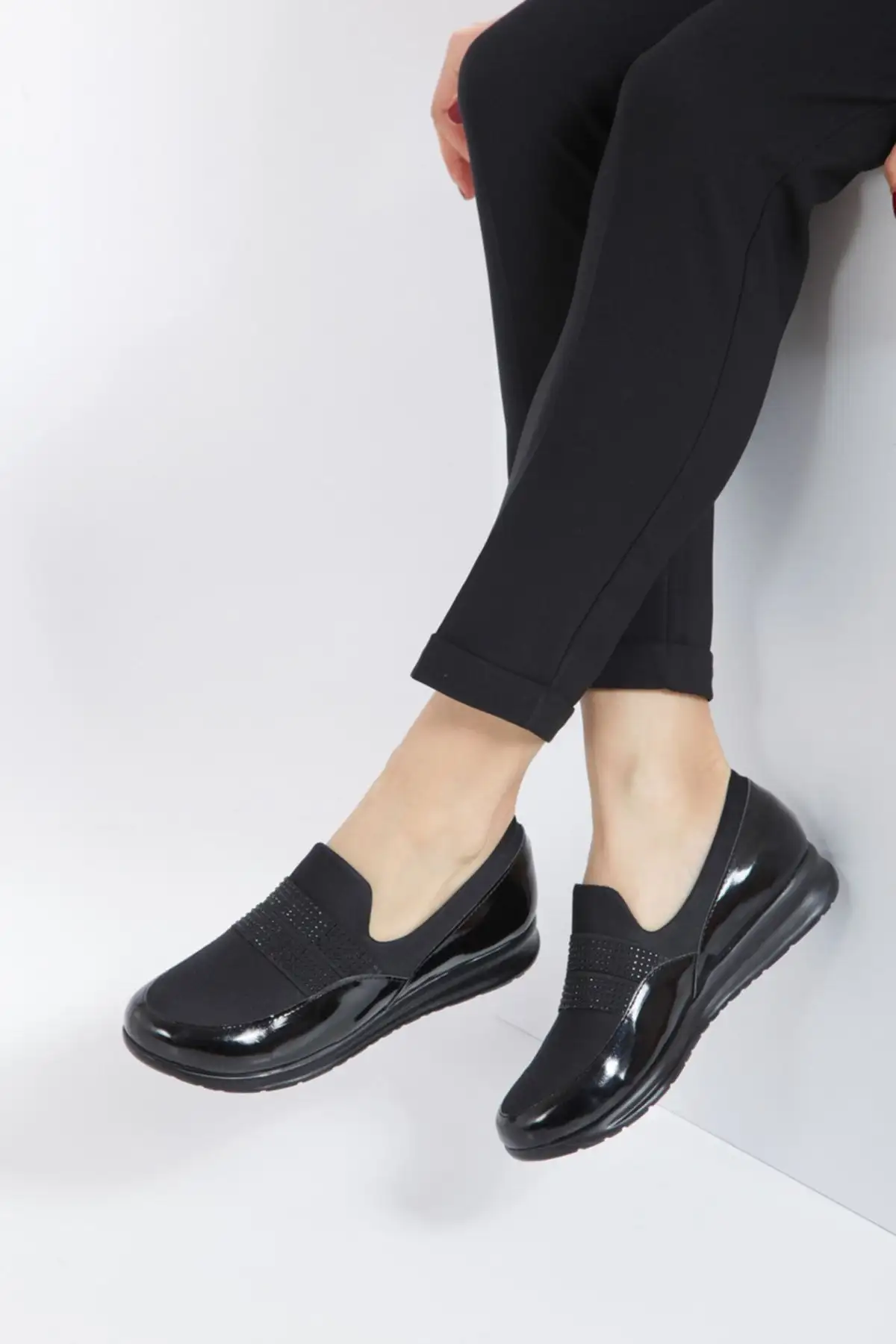 کفش اداری زنانه کلاسیک روزمره با کفی نرم، تمام اورتوپدیک و رنگ مشکی جیر - 6242 کفش اداری زنانه کلاسیک روزمره با کفی نرم، تمام اورتوپدیک و رنگ مشکی جیر - 6242