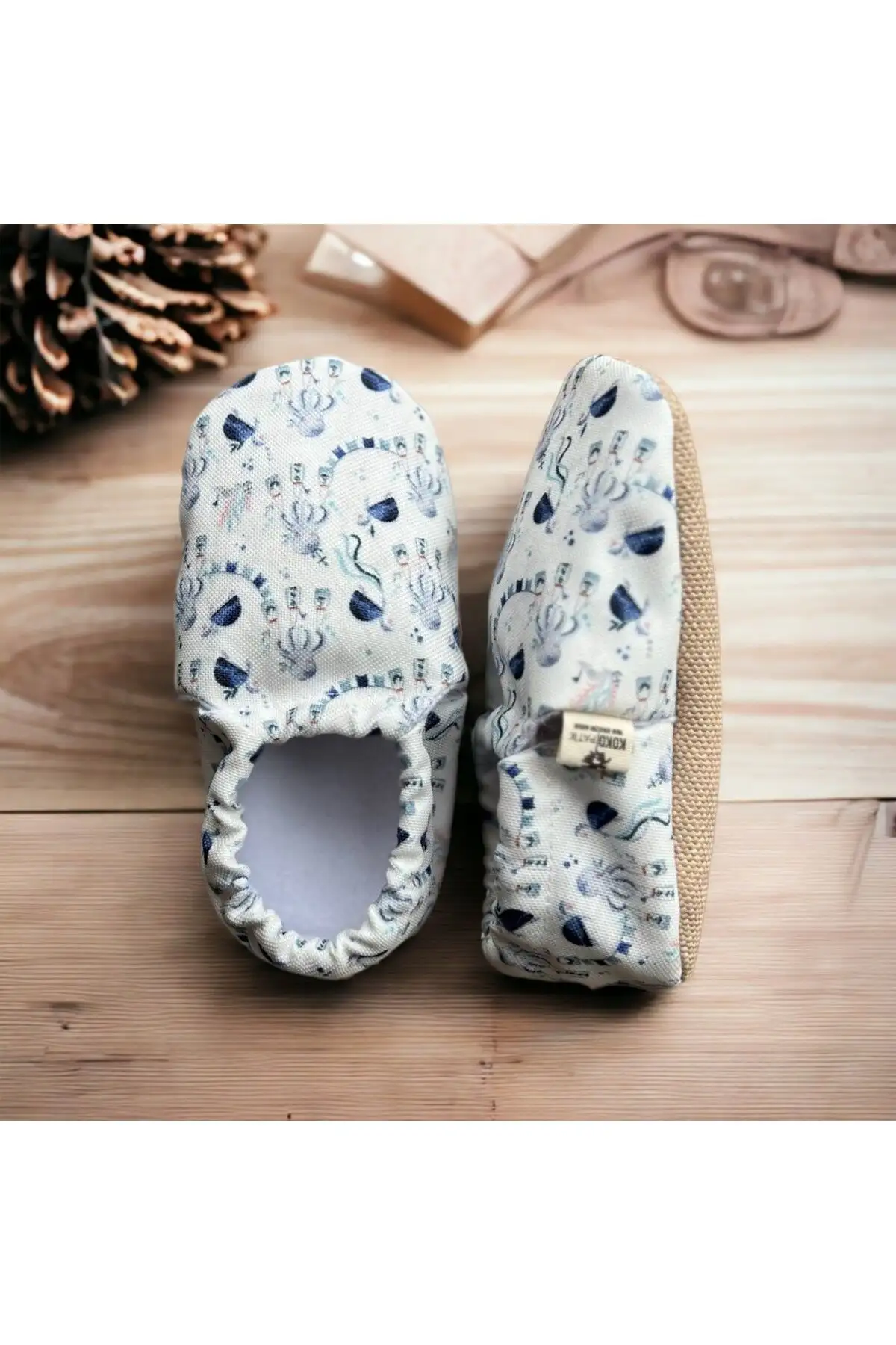 کفش نوزاد پسر 1. تابه نلغز
2. پاپوش کریش خانگی از پنبه ارگانیک
3. پاپوش با طرح ماجراجویی دریایی آبی - 5464 کفش نوزاد پسر 1. تابه نلغز 2. پاپوش کریش خانگی از پنبه ارگانیک 3. پاپوش با طرح ماجراجویی دریایی آبی - 5464