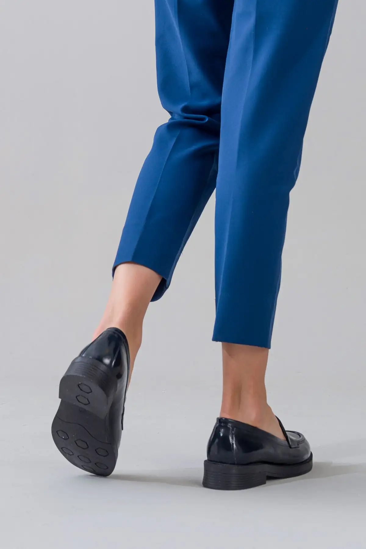 کفش اداری زنانه   لوفر رسمی از چرم لاکی آبی تیره واقعی - 5715 کفش اداری زنانه لوفر رسمی از چرم لاکی آبی تیره واقعی - 5715