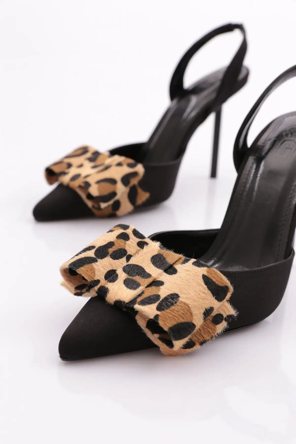 کفش پاشنه بلند زنانه  دار کلاسیک  مشکی ساتن 56593557 - 6807 کفش پاشنه بلند زنانه دار کلاسیک مشکی ساتن 56593557 - 6807