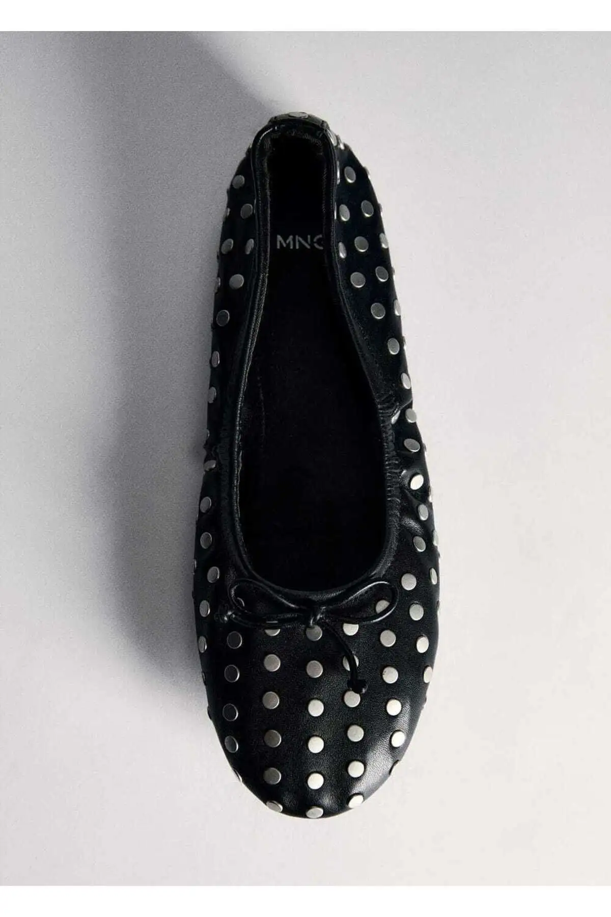 کفش تخت زنانه بافت با جزئیات میخ‌دار - 5804
