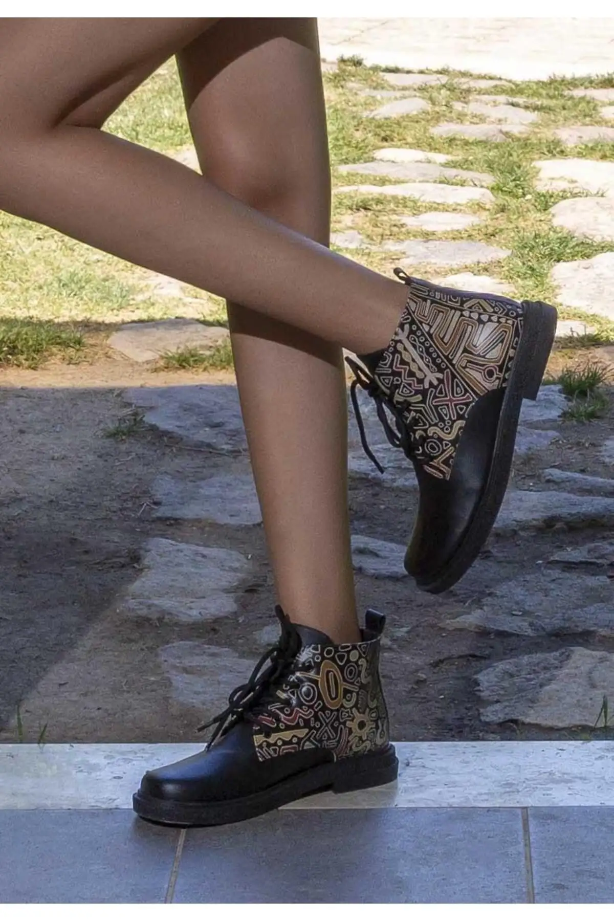 بوت و نیم بوت زنانه  مچدار سیاه  از جنس چرم گان - طراحی خششانسی سیاه - 6177 بوت و نیم بوت زنانه مچدار سیاه از جنس چرم گان - طراحی خششانسی سیاه - 6177