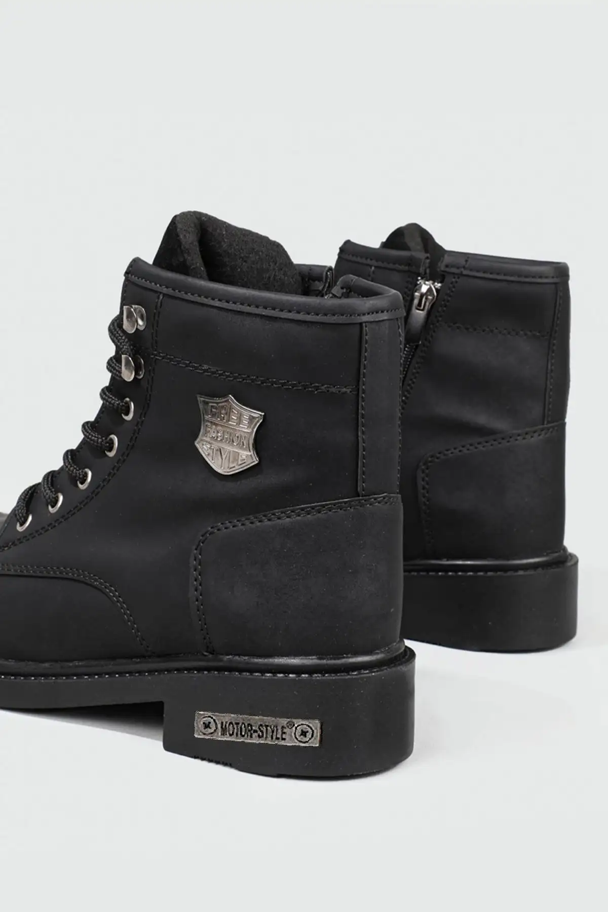 بوت مردانه چکمه پاییزی و زمستانی مشکی یونیسکس با زیره لاستیکی مقاوم مدل Oly-203 - 6665 بوت مردانه چکمه پاییزی و زمستانی مشکی یونیسکس با زیره لاستیکی مقاوم مدل Oly-203 - 6665