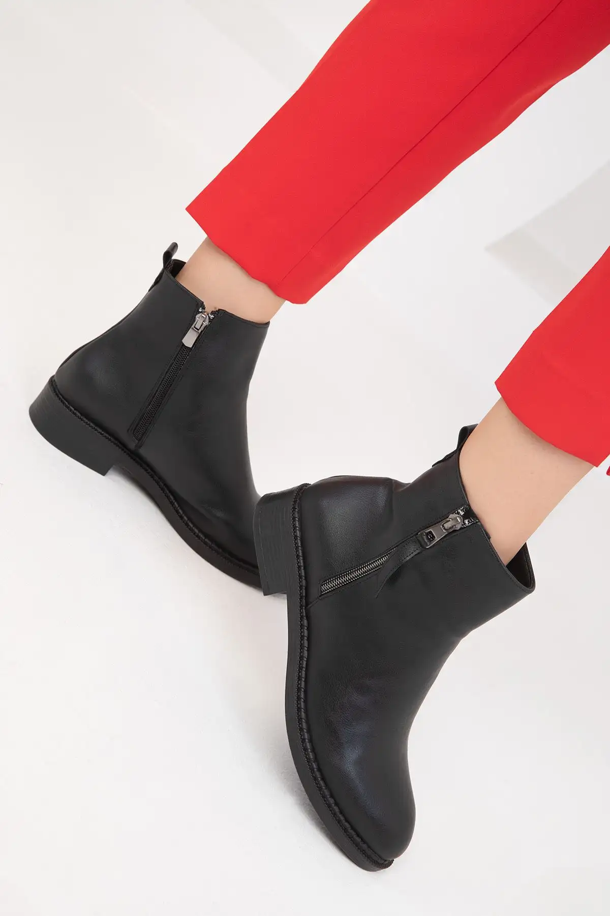 بوت و نیم بوت زنانه   ی  سیاه 19778 - 6702 بوت و نیم بوت زنانه ی سیاه 19778 - 6702