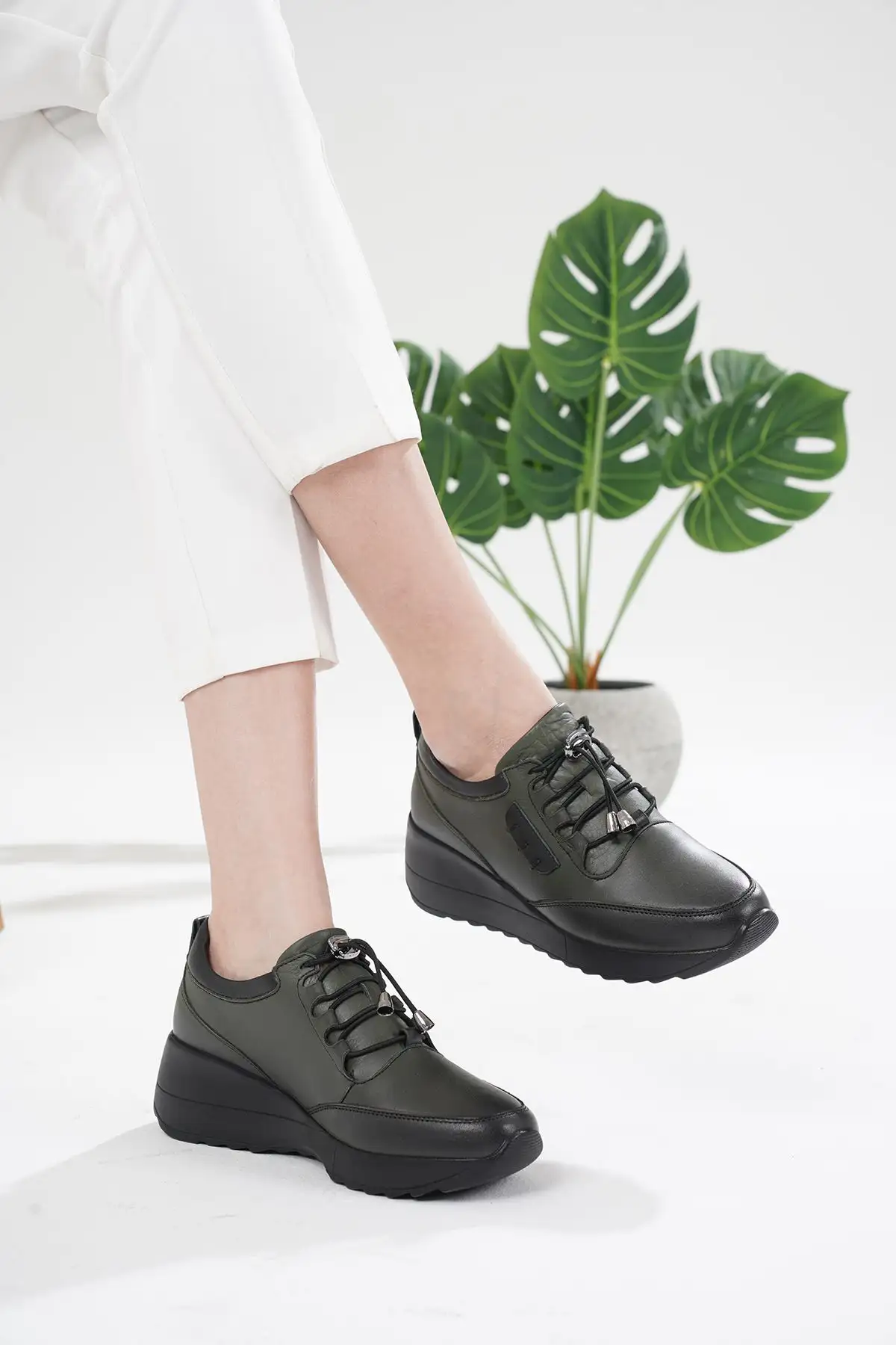 کفش ورزشی روزمره  زنانه چرمی میرا اورتوپدیک مناسب برای پاشنهدرد - 5549 کفش ورزشی روزمره زنانه چرمی میرا اورتوپدیک مناسب برای پاشنهدرد - 5549