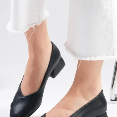 کفش پاشنه بلند زنانه کوتاه پاشنه با نوک گرد Addison به رنگ سیاه - 6326