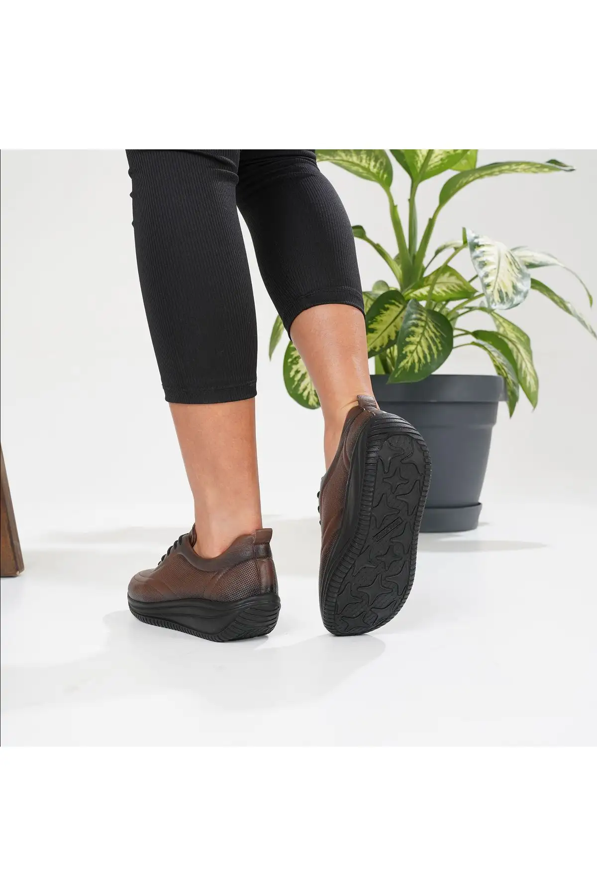 کفش ورزشی روزمره مناسب برای پاشنهدرد و زائدههای استخوانی،  چرم زنانه اورتوپدیک میرا. - 5555 کفش ورزشی روزمره مناسب برای پاشنهدرد و زائدههای استخوانی، چرم زنانه اورتوپدیک میرا. - 5555