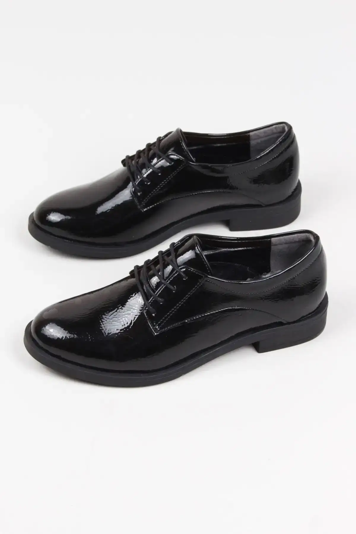 کفش اداری زنانه   کلاسیک مشکی  مدل روزمره با روکش واکسی - 5714 کفش اداری زنانه کلاسیک مشکی مدل روزمره با روکش واکسی - 5714