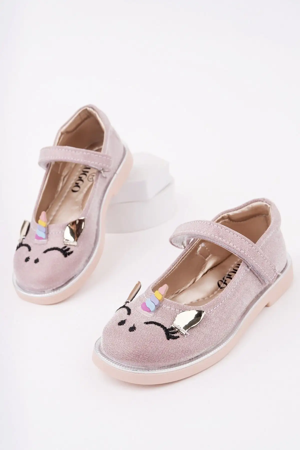 کفش دخترانه پاپوش روزمره  با چسب و بافت درخشان - 5833 کفش دخترانه پاپوش روزمره با چسب و بافت درخشان - 5833