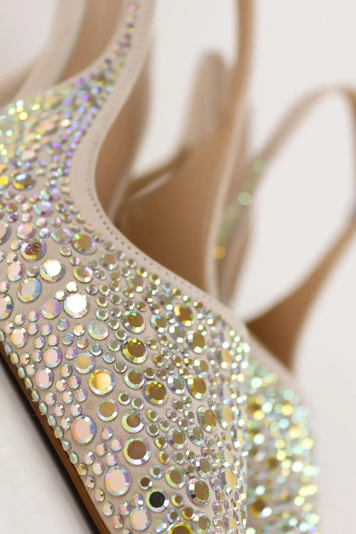 کفش مجلسی زنانه پاشنهبلند با جزئیات سنگی رنگ بژ - 6755 کفش مجلسی زنانه پاشنهبلند با جزئیات سنگی رنگ بژ - 6755