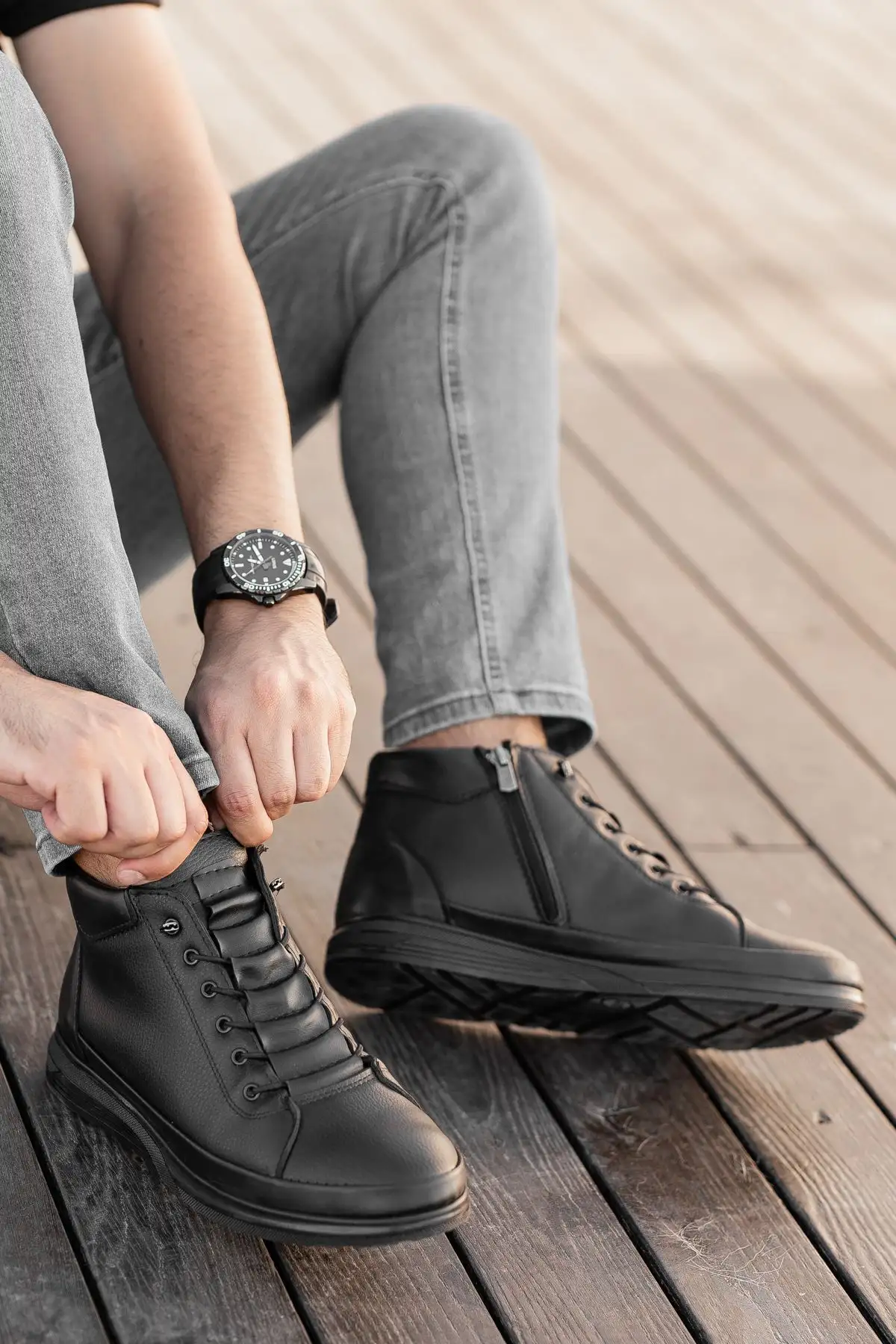 بوت مردانه   زمستانی با بند و زیپ، دارای زیره لاستیکی ضد لغزش و عایق سرما (مدل 222) - 5590 بوت مردانه زمستانی با بند و زیپ، دارای زیره لاستیکی ضد لغزش و عایق سرما (مدل 222) - 5590