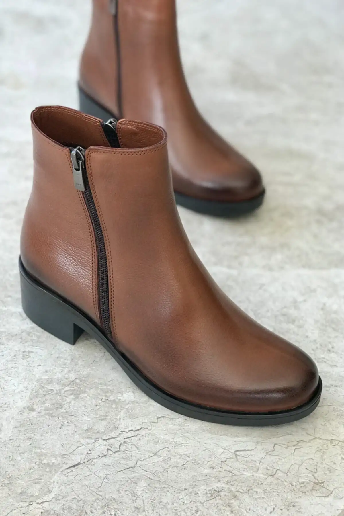 بوت و نیم بوت زنانه   ی  چرم طبیعی کرم - 6685 بوت و نیم بوت زنانه ی چرم طبیعی کرم - 6685