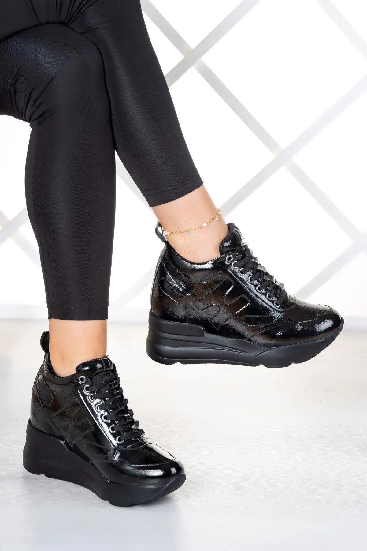 کفش پاشنه بلند زنانه  ورزشی  ماریای سیاه با پد مخفی و وگان - 5761 کفش پاشنه بلند زنانه ورزشی ماریای سیاه با پد مخفی و وگان - 5761