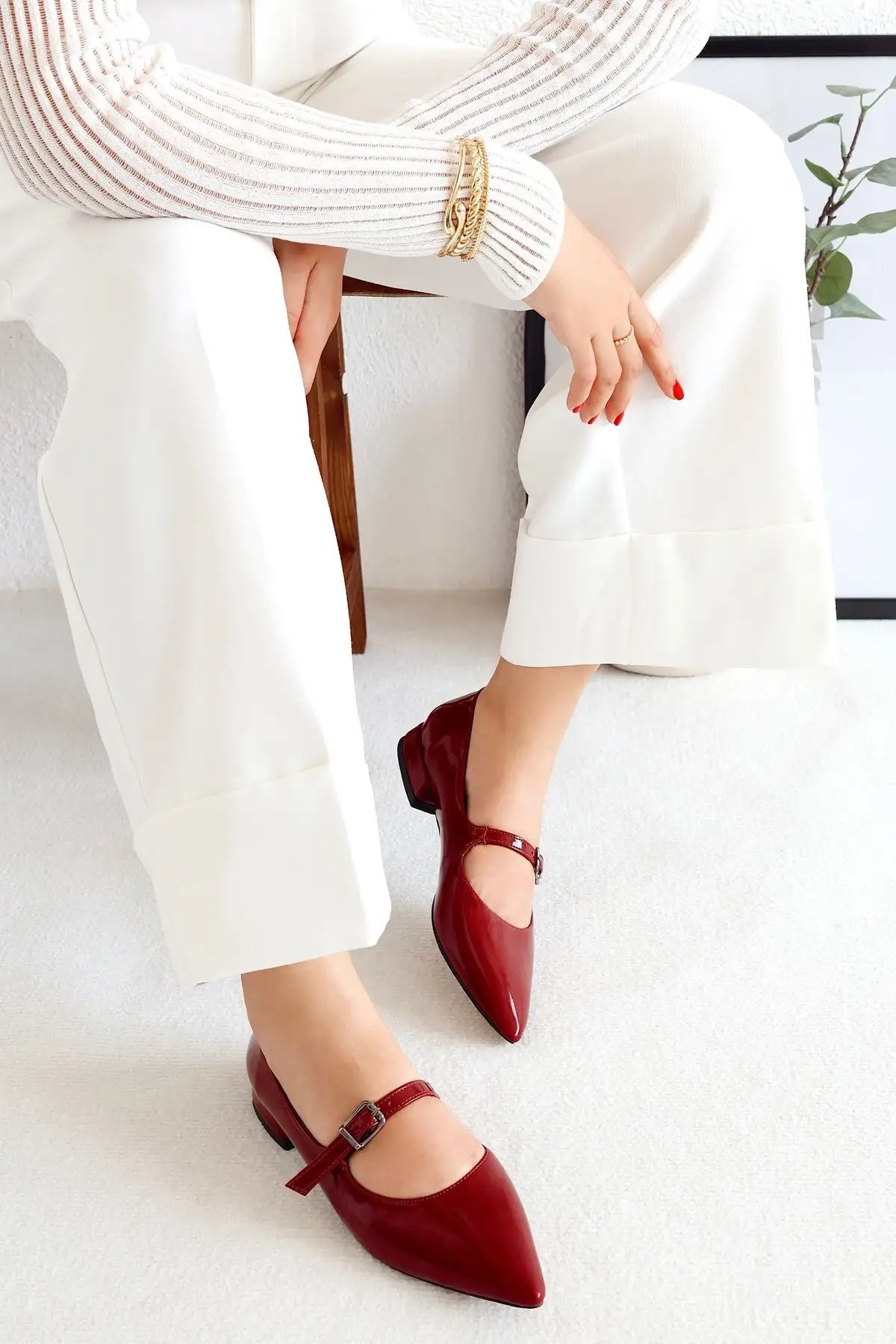 کفش اداری زنانه   پاشنه کوتاه با نوک تیز و پشتی بسته و کلاهدار - 6270 کفش اداری زنانه پاشنه کوتاه با نوک تیز و پشتی بسته و کلاهدار - 6270