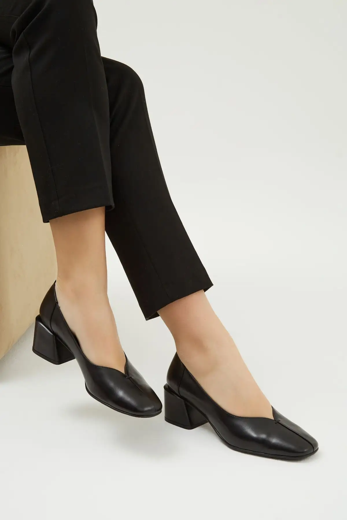 کفش اداری زنانه محصول: چرم اصل 33 2441289-1 بُن آیک Y23 - 6272