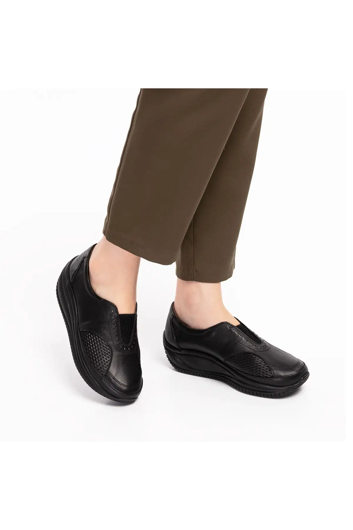 کفش ورزشی روزمره  زنانه اورتپدیک چرم میرا مناسب برای پاشنههای دردناک و برآمدگیهای استخوانی - 5539 کفش ورزشی روزمره زنانه اورتپدیک چرم میرا مناسب برای پاشنههای دردناک و برآمدگیهای استخوانی - 5539