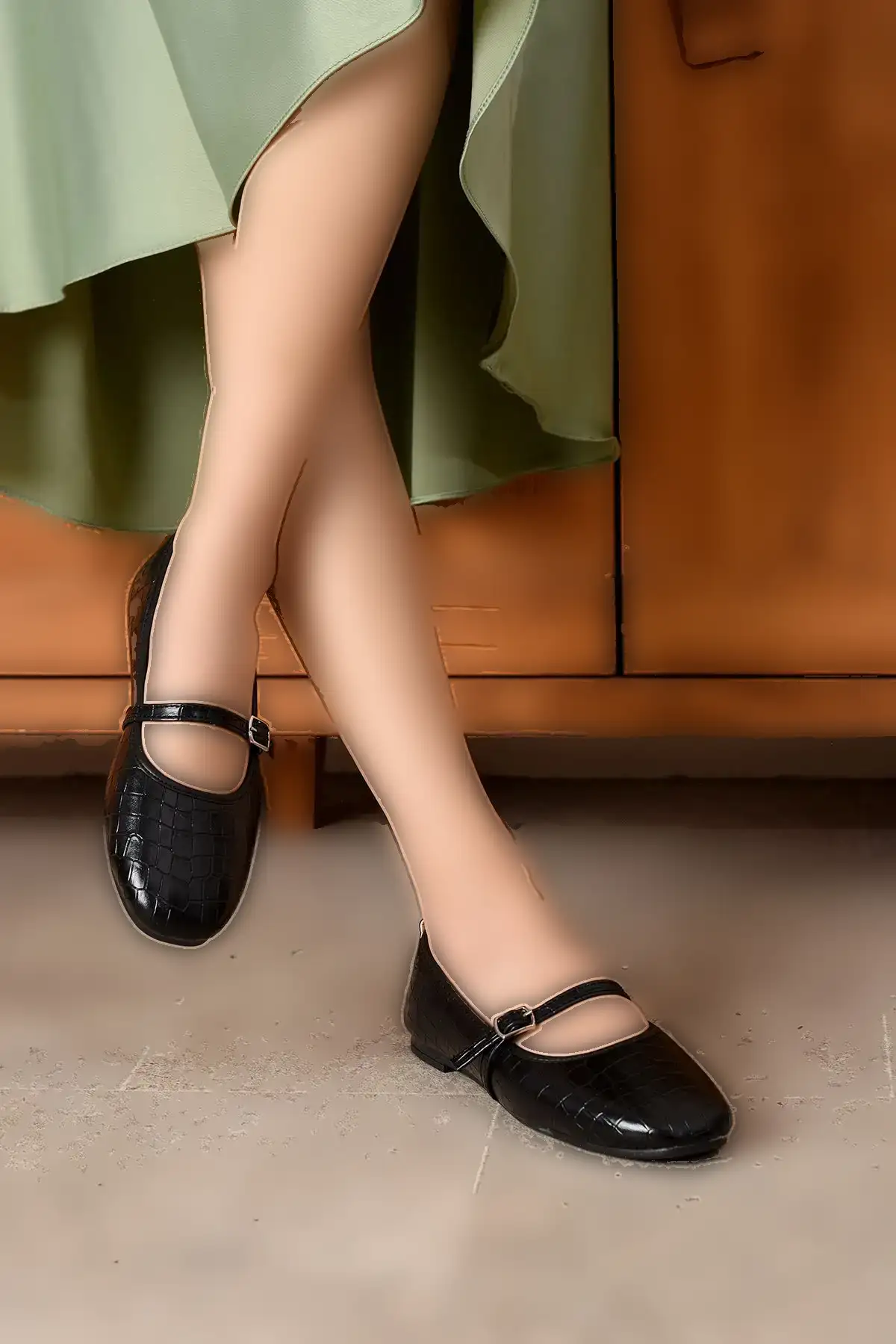 کفش اداری زنانه میا  پاشنهدار  راحت و سبک بدون صدا اورتوپدیک برای استفاده روزانه،  منزل، دفتر و فضای باز - 5713 کفش اداری زنانه میا پاشنهدار راحت و سبک بدون صدا اورتوپدیک برای استفاده روزانه، منزل، دفتر و فضای باز - 5713