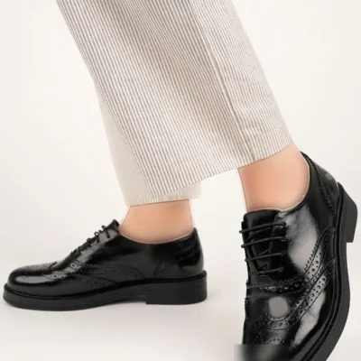 کفش اداری زنانه آکسفورد با رویه چرم طبیعی مشکی براق، آکسفورد مشکی چرم نرم و چروکیده - 5712