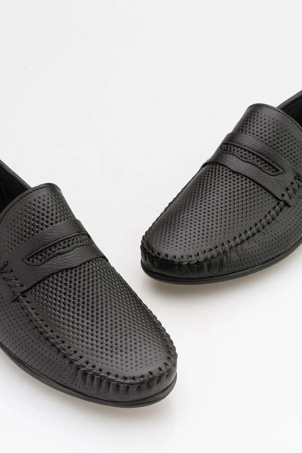 کفش روزمره مردانه  لوفر  چرم طبیعی جلی سیاه رنگ راحت  - 7040 کفش روزمره مردانه لوفر چرم طبیعی جلی سیاه رنگ راحت - 7040