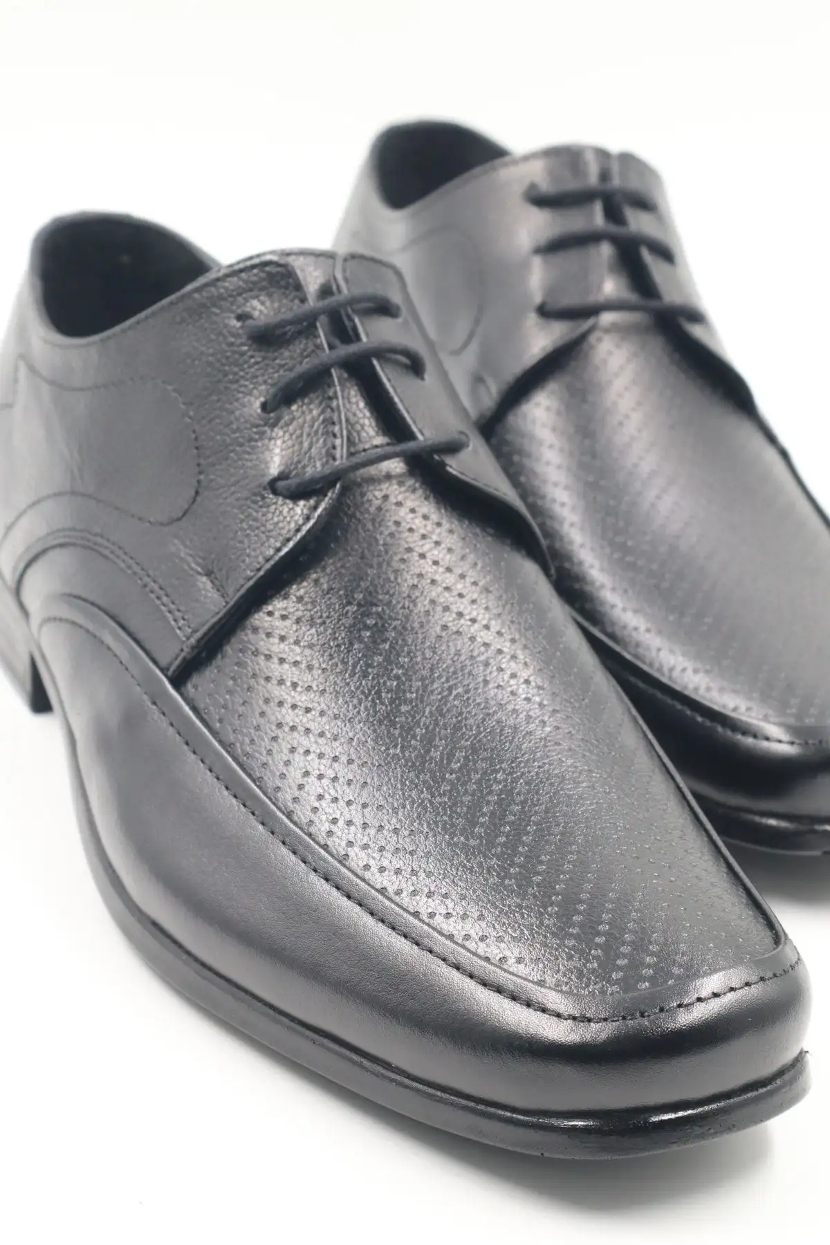 کفش رسمی مردانه  کلاسیک  با رویه و زیره چرم طبیعی مشکی بنددار مناسب استفاده روزمره - 7025 کفش رسمی مردانه کلاسیک با رویه و زیره چرم طبیعی مشکی بنددار مناسب استفاده روزمره - 7025