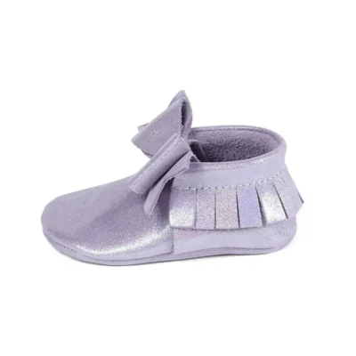 کفش نوزاد پسر پاپوش با جزئیات روبان بنفش براق از چرم طبیعی - 6580