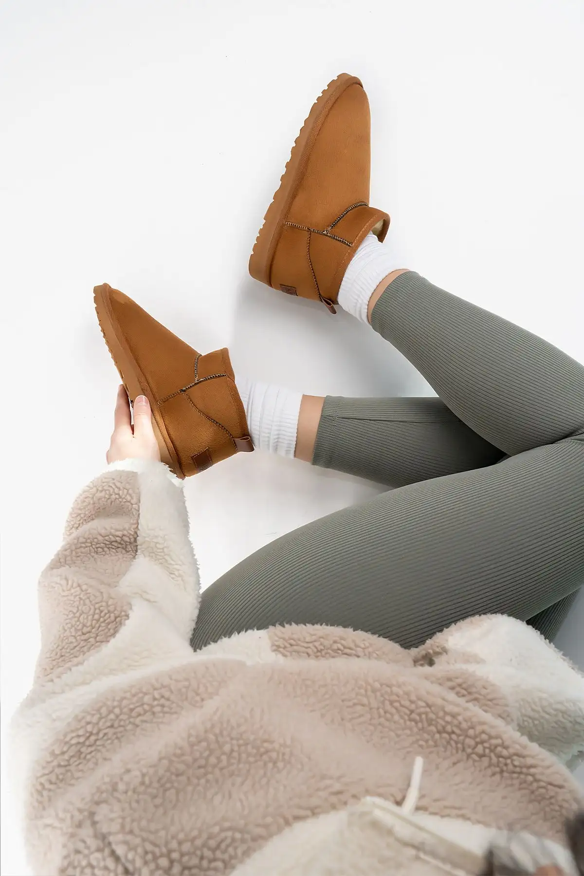 بوت و نیم بوت زنانه پتین کتاه زمستانی  مدل تابا، با طراحی فقالعاده مینی  داخل گرم  خزدار. - 6701 بوت و نیم بوت زنانه پتین کتاه زمستانی مدل تابا، با طراحی فقالعاده مینی داخل گرم خزدار. - 6701