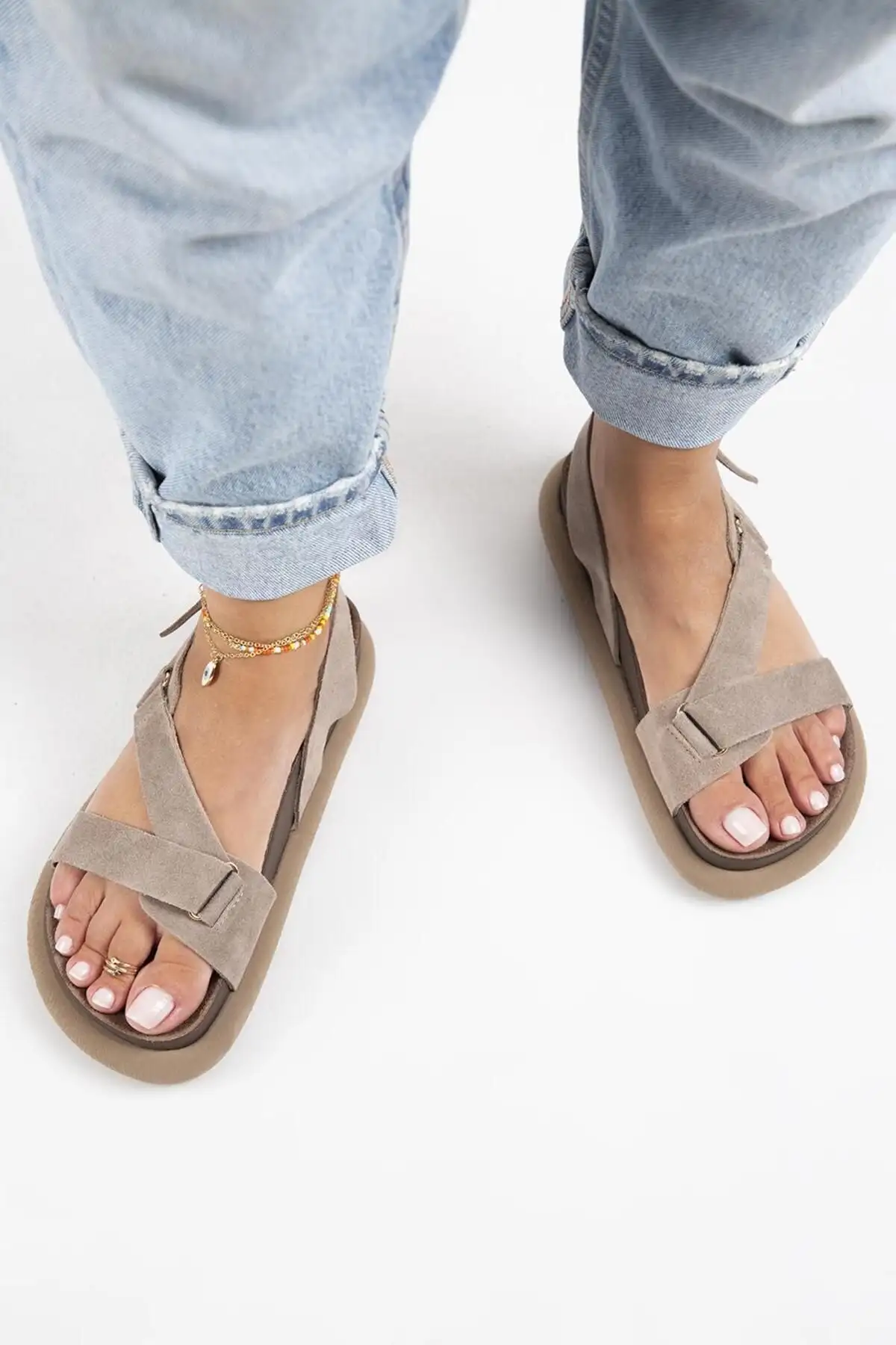 کفش صندل زنانه ساندال  آذلیا با چرم طبیعی و بند قفلدار و رنگ ویزون - 6401 کفش صندل زنانه ساندال آذلیا با چرم طبیعی و بند قفلدار و رنگ ویزون - 6401