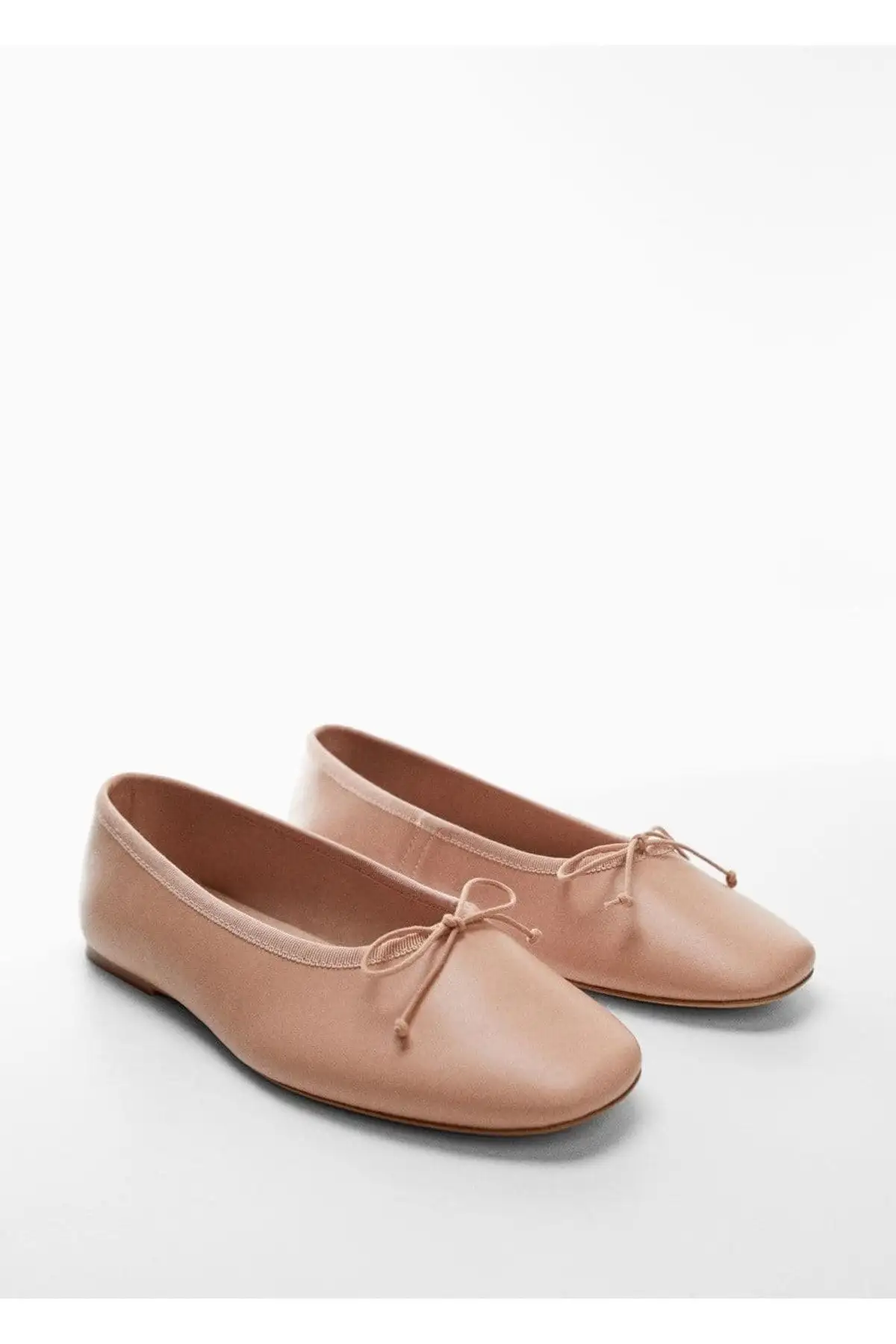 کفش تخت زنانه بابت بامزه و جزئیات چرم براق - 5815 کفش تخت زنانه بابت بامزه و جزئیات چرم براق - 5815