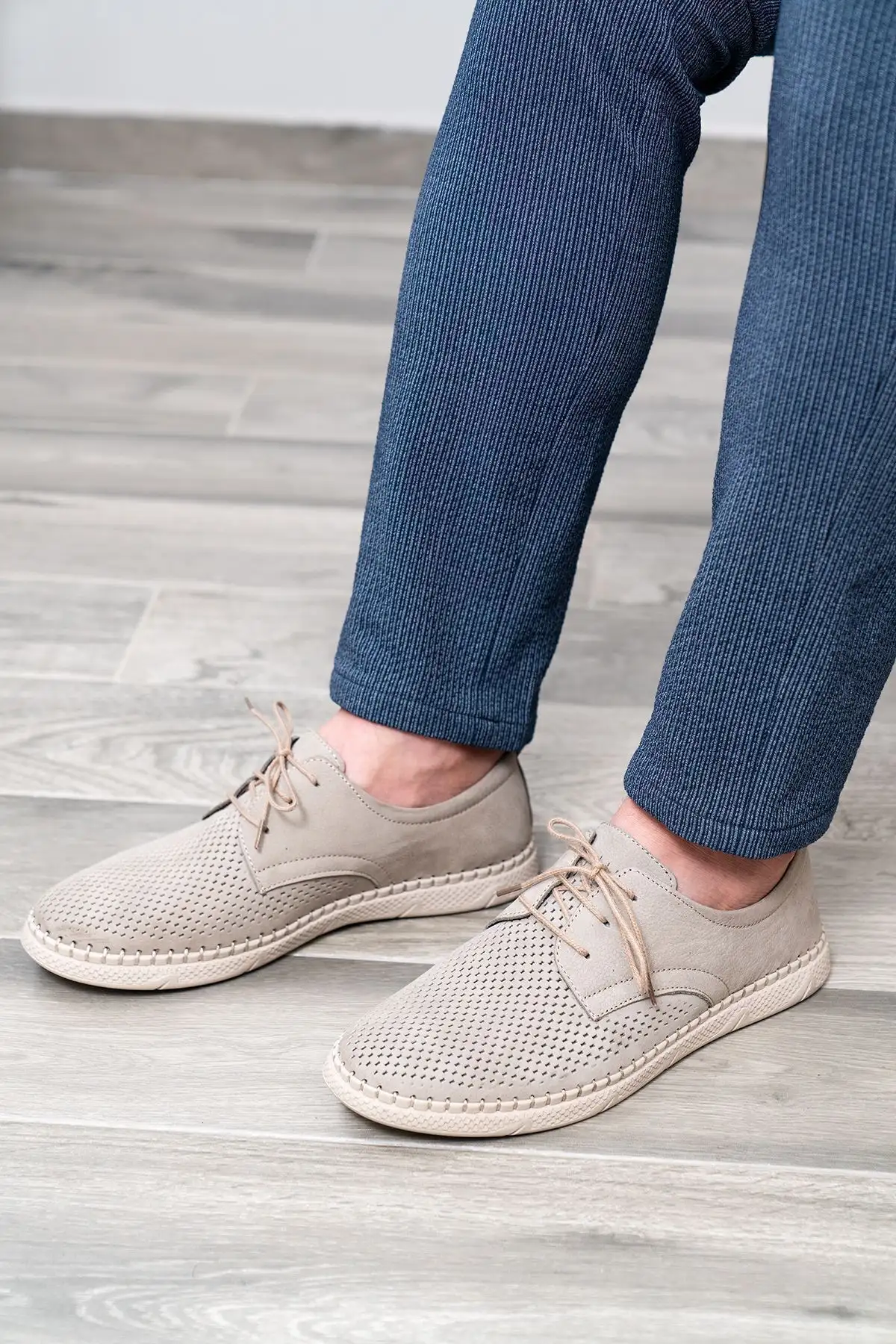 کفش روزمره مردانه 1.   چرمی اصل
2.
3.  تابستانی
4.  لوفر به رنگ بژ - 6483 کفش روزمره مردانه 1. چرمی اصل 2. 3. تابستانی 4. لوفر به رنگ بژ - 6483