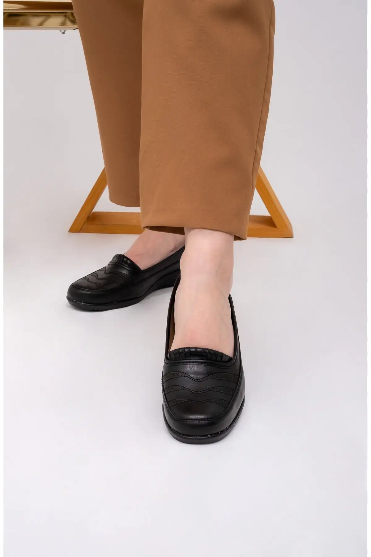 کفش مادر با کفی داخلی طبی و چرم واقعی مخصوص پاشنه درد، سایز بزرگ - 5699 کفش مادر با کفی داخلی طبی و چرم واقعی مخصوص پاشنه درد، سایز بزرگ - 5699