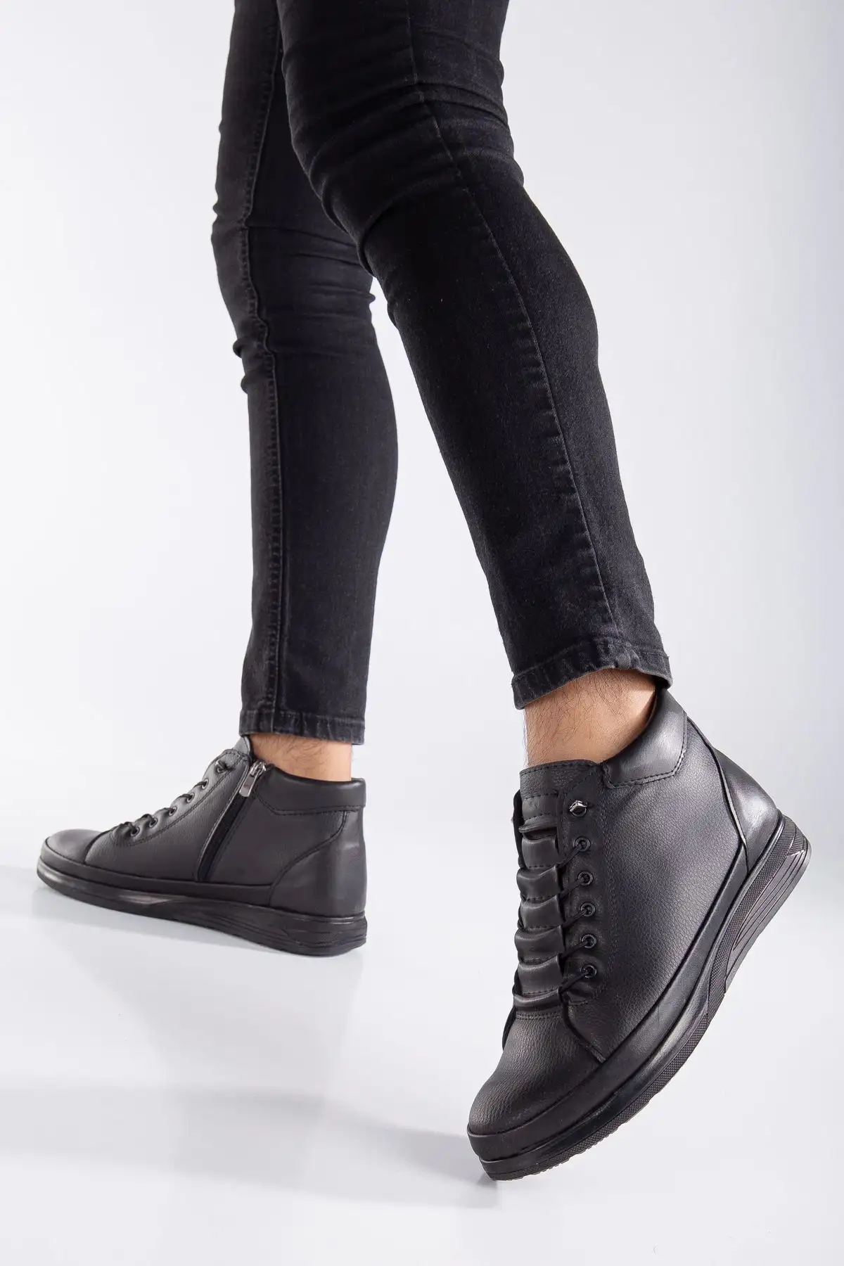 بوت مردانه   زمستانی با بند و زیپ، دارای زیره لاستیکی ضد لغزش و عایق سرما (مدل 222) - 5590 بوت مردانه زمستانی با بند و زیپ، دارای زیره لاستیکی ضد لغزش و عایق سرما (مدل 222) - 5590