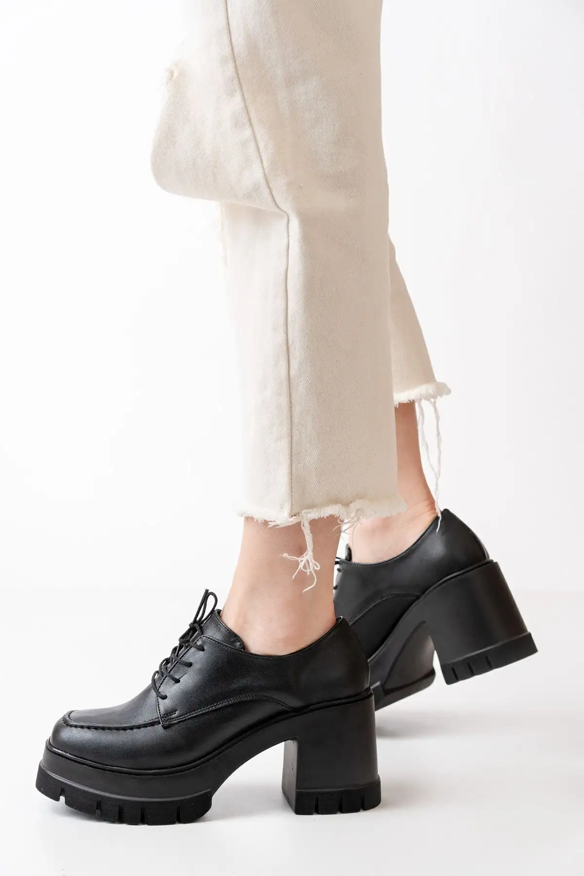 کفش اداری زنانه  پلتفرم  مشکی با بند و پاشنه ۸ سانتیمتری - 5725 کفش اداری زنانه پلتفرم مشکی با بند و پاشنه ۸ سانتیمتری - 5725