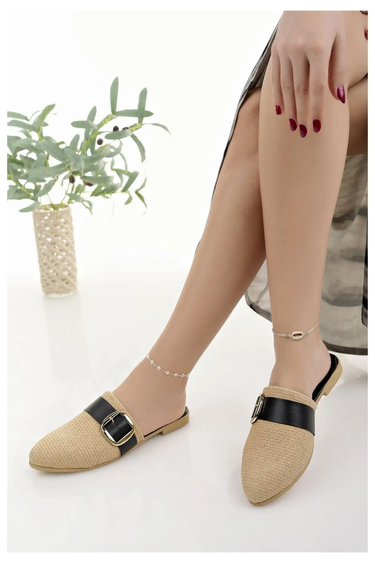 کفش اداری زنانه ترجمه فارسی محصول به شرح زیر است:"دمپایی روزمره  مشکی با جلوی بسته، بافت نی طبیعی، شیک، تابستانی، مناسب برای خانه، سواحل و تعطیلات، همچنین قابل استفاده در محیط کار." - 5730 کفش اداری زنانه ترجمه فارسی محصول به شرح زیر است: "دمپایی روزمره مشکی با جلوی بسته، بافت نی طبیعی، شیک، تابستانی، مناسب برای خانه، سواحل و تعطیلات، همچنین قابل استفاده در محیط کار." - 5730