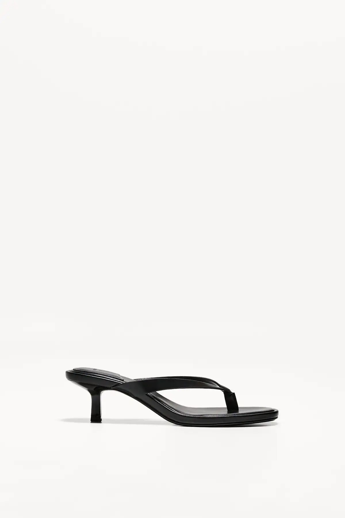 کفش صندل زنانه سندل کوتاه پاشنه تیز - 5977 کفش صندل زنانه سندل کوتاه پاشنه تیز - 5977